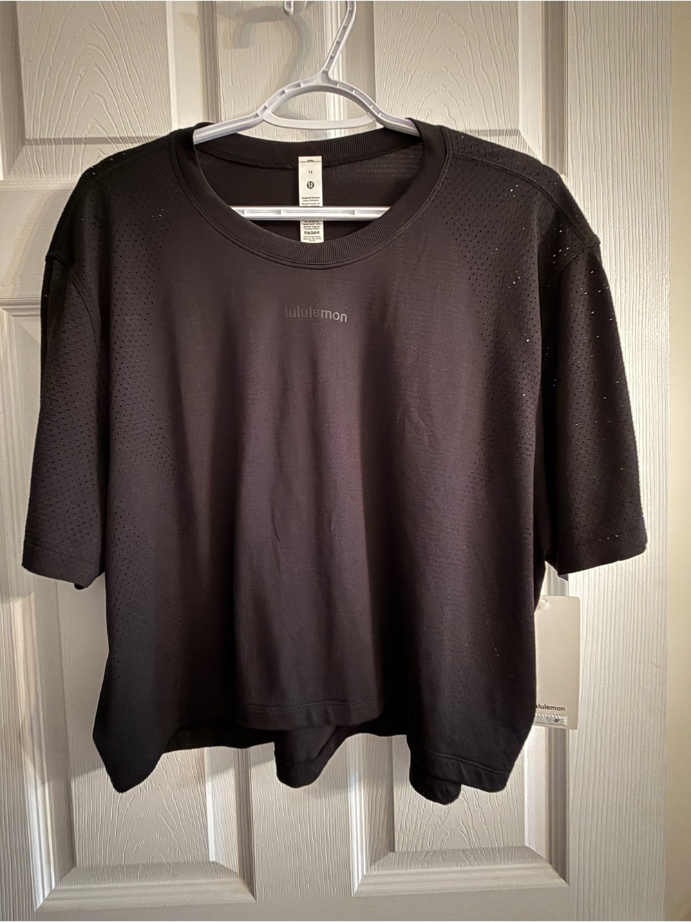 Lululemon - Black SWIFTLY High-Low cropped short sleeve  Tee-NWT